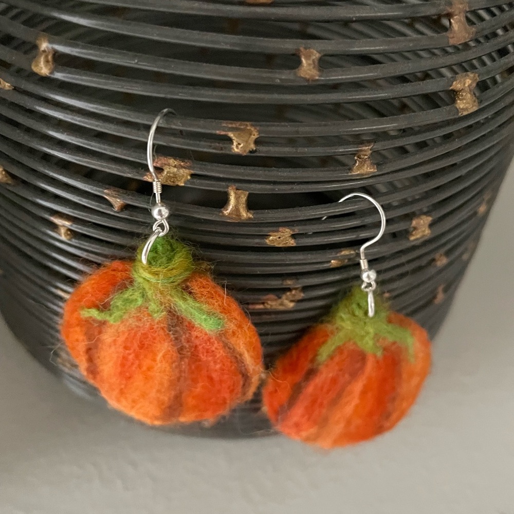 Hand crafted needle felted artisan pumpkin earrings unique one of a kind autumn - Picture 11 of 13